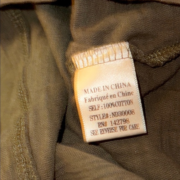 🌹NEW IN OLIVE POCKET TEE - Picture 4 of 5